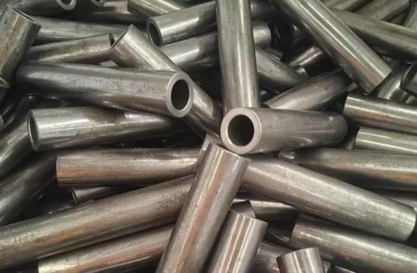 山東45號(hào)精密無(wú)縫管經(jīng)冷拔/冷軋等工藝制成的高精度無(wú)縫鋼管